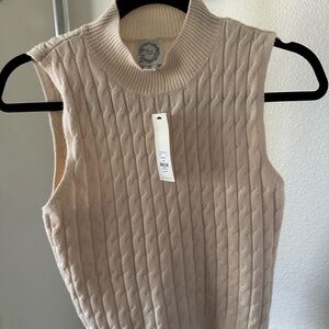Cable Knit Sleeveless Sweater Vest